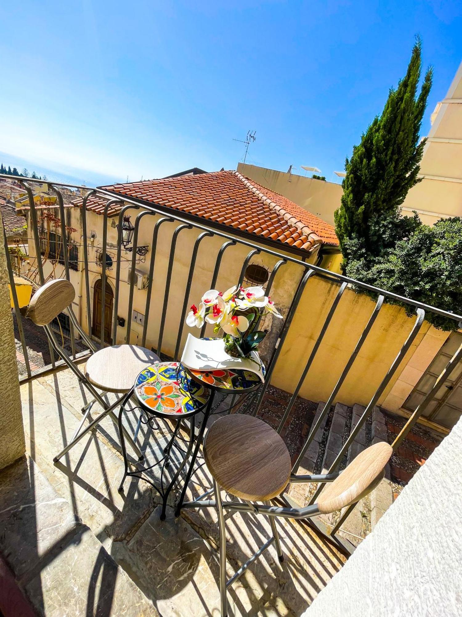 Апартаменты Panoramic Taormina Center Экстерьер фото
